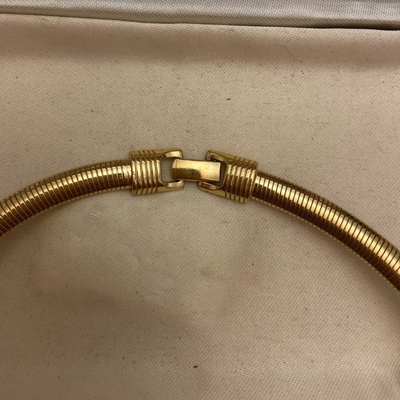 Vintage Gold Bow Necklace - Picture 3 of 5